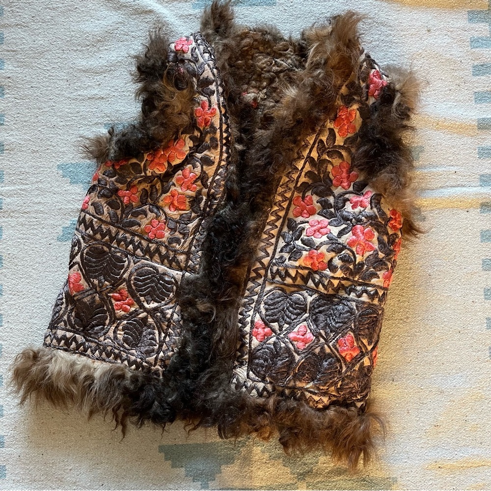 Vintage Shearling Embroidered Sheepskin Leather Vest Afghan Floral Handmade Rare - Picture 12 of 15
